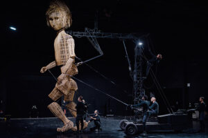 la marionnette Plume de la Compagnie l'Homme debout